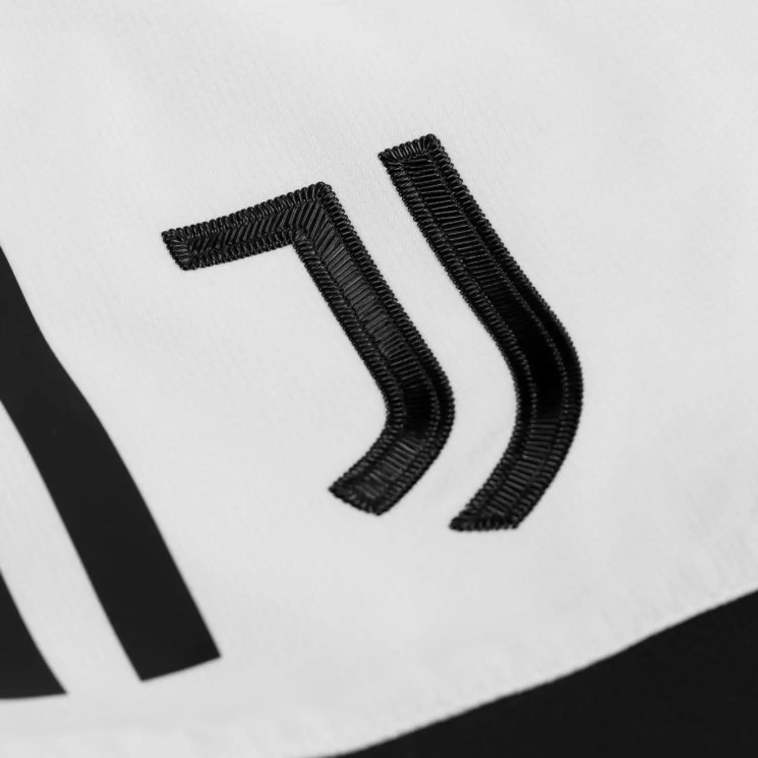 Men's Juventus Home Shorts - 2022/23 FootballDXB